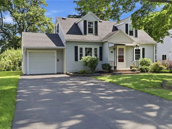32 Traymore Rd, Rochester, NY 14609