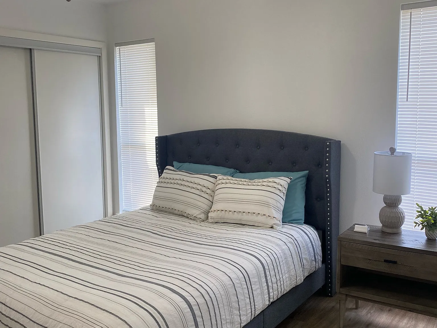 2 bed, 1.0 bath, 802 sqft, $2,200 — Photo 3