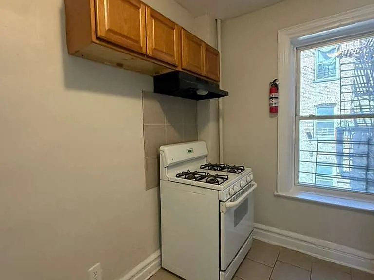 323 Park Ave #5 — Photo 2