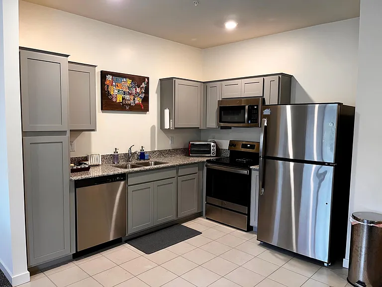 2224 W Harmont Dr — Photo 5