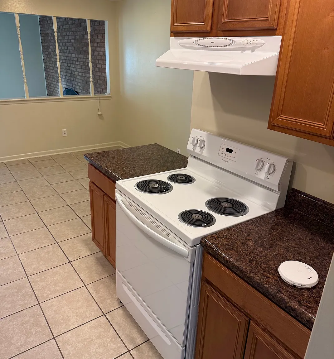 2 bed, 1.5 bath, 1224 sqft, $1,325 — Photo 3