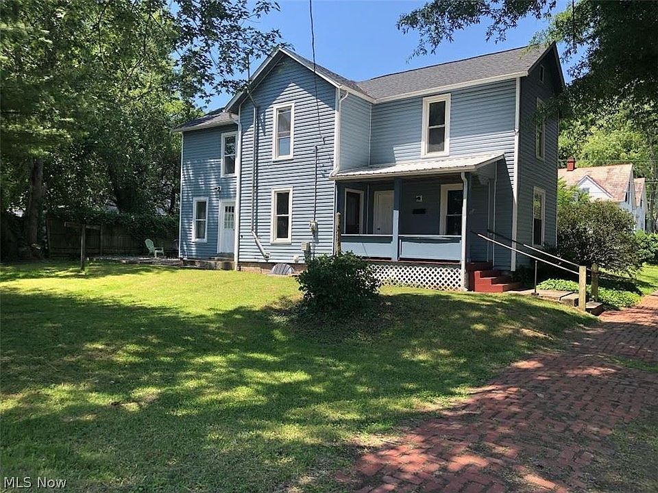1st image of 122 Wood St