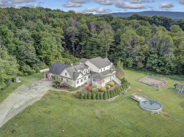 310 Saw Mill Rd, Greentown, PA 18426