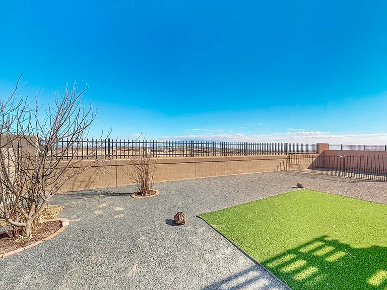 6405 Kings Canyon Cv NE — Photo 46