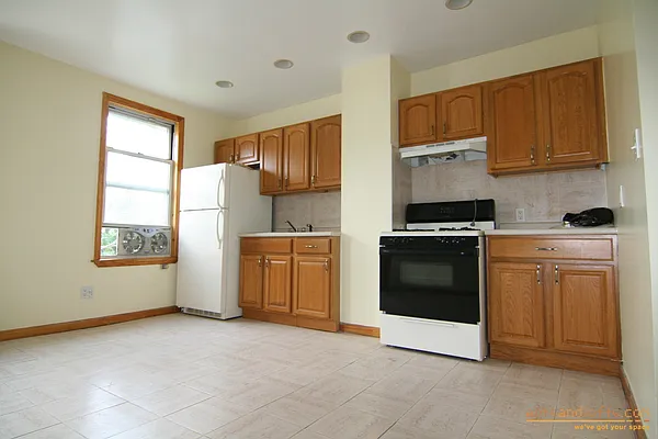 Rented by aptsandlofts.com | media 21