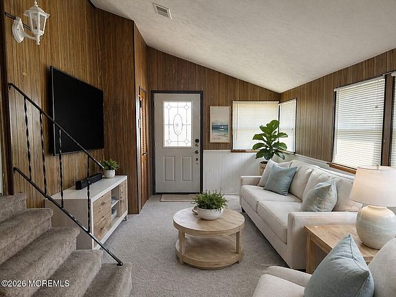 2nd image of 905 Montauk Drive