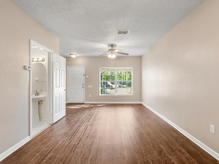 8611 Hunters Key Cir #8611 — Photo 11