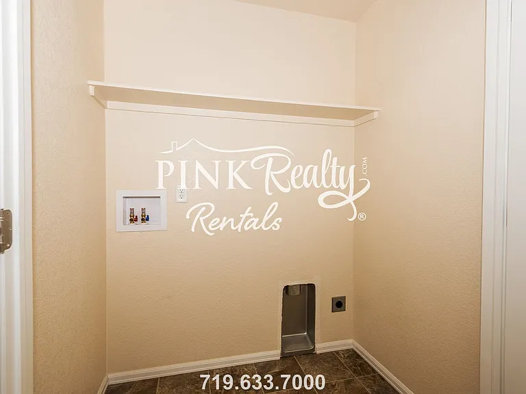 2325 Washo Cir — Photo 35