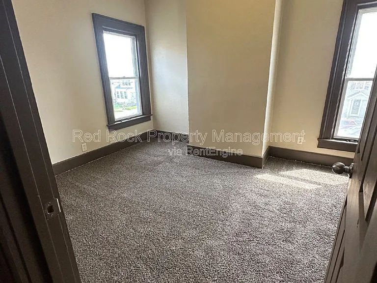 802 McKinley St — Photo 11