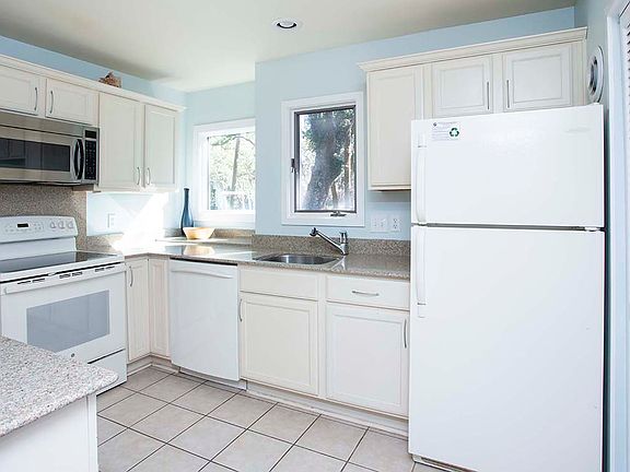 2nd image of 4597 Park Lake Dr