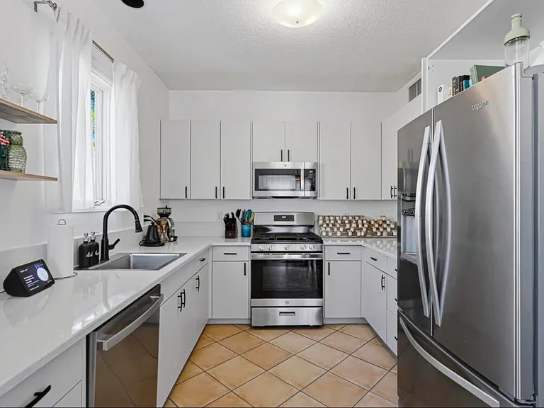 2920 Burton Ave SE — Photo 9