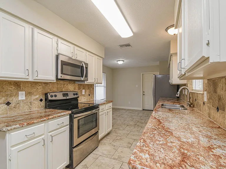 4922 Bridgemont Ln — Photo 7