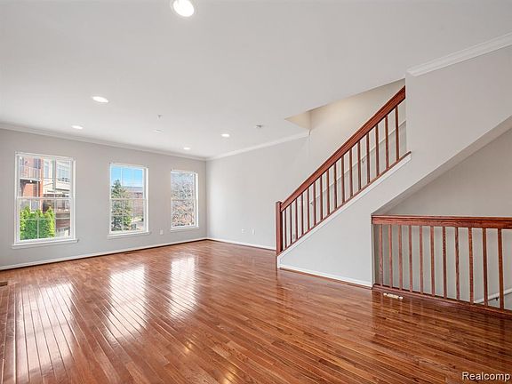 2nd image of 502 Graten St