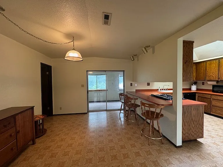 2437 Ridgewood Dr — Photo 10