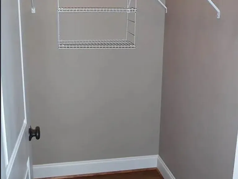 308 S Poplar St — Photo 5