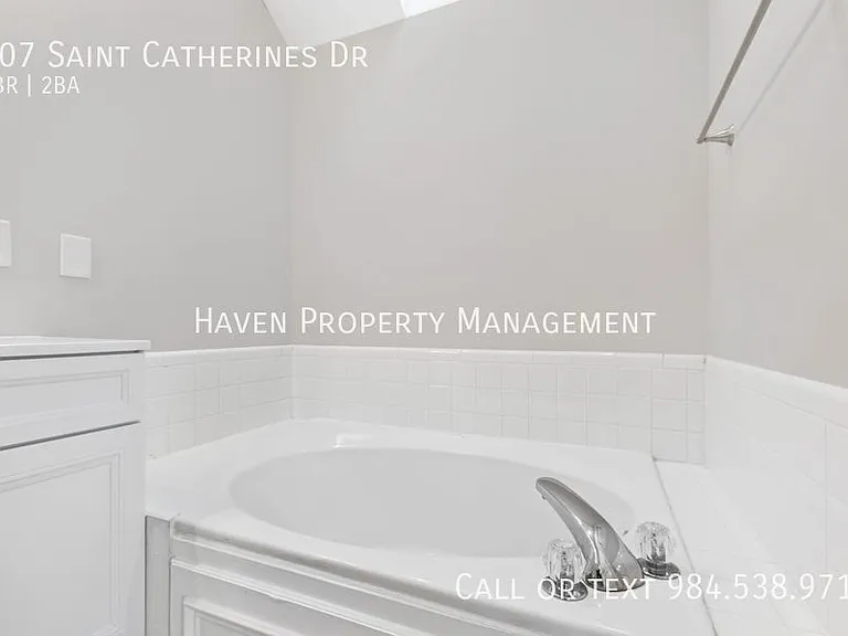 707 Saint Catherines Dr — Photo 26