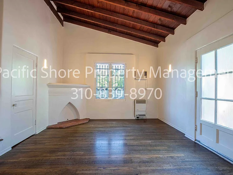 559 Alexandria Apartments — Photo 3