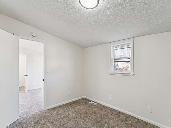 4th image of 212 E 80th St