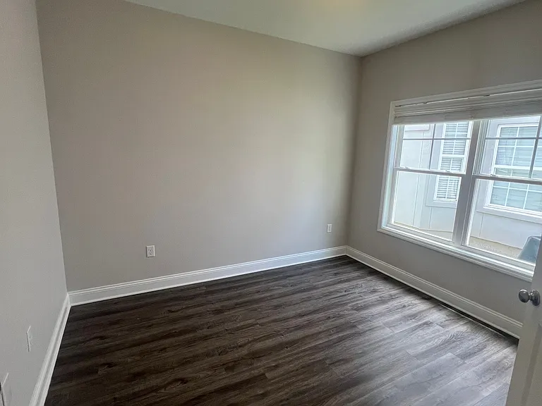 323 Summercreek Cv — Photo 17