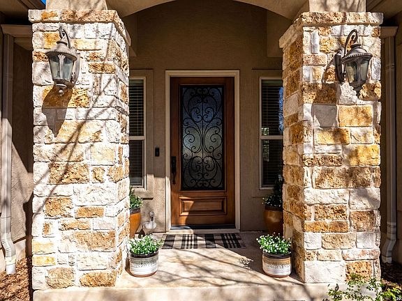 3rd image of 970 Flightline