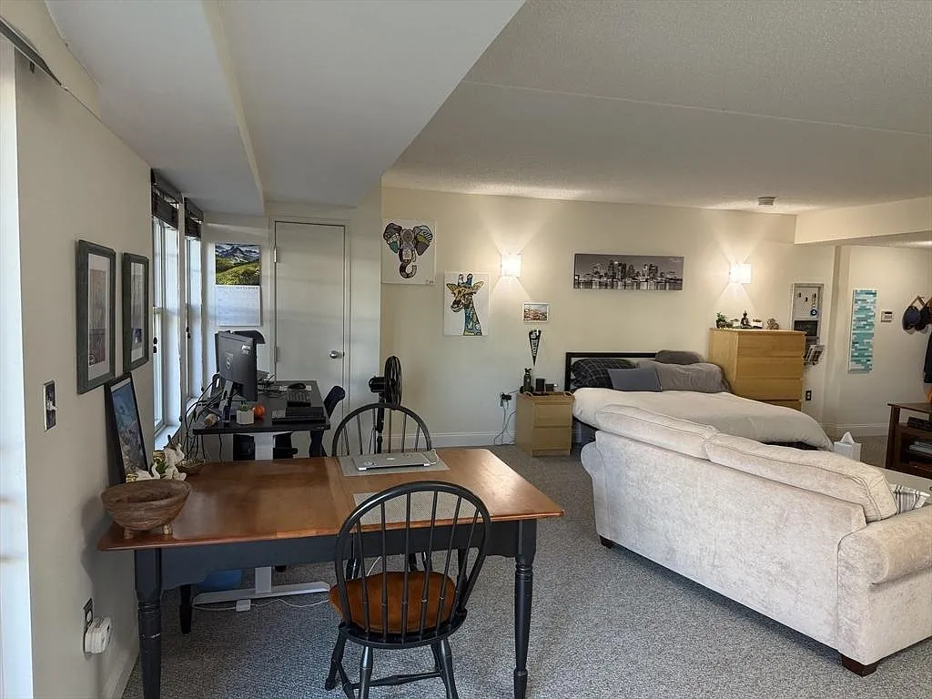 Studio, 525 sqft, $2,100 — Photo 2