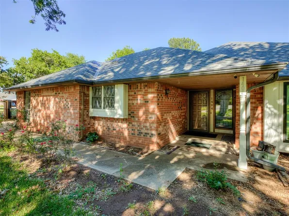 1404 Oak Dr, Edmond, OK 73034