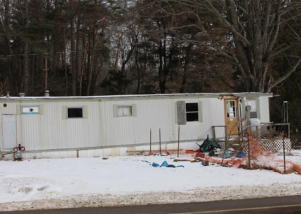1st image of 732 Main St