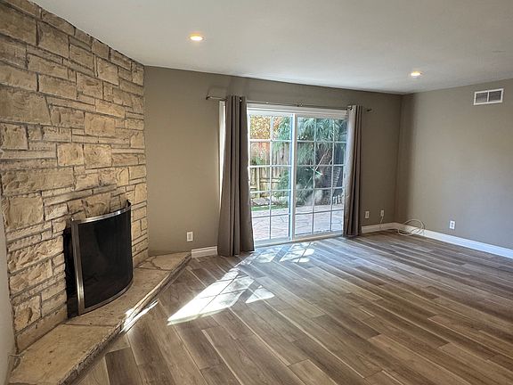 3rd image of 1821 Olive Ave