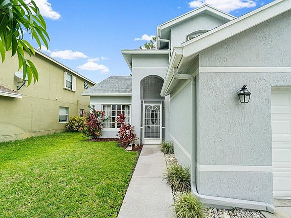 3rd image of 145 Heatherwood Dr