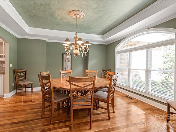 5th image of 169 Broadview Cir