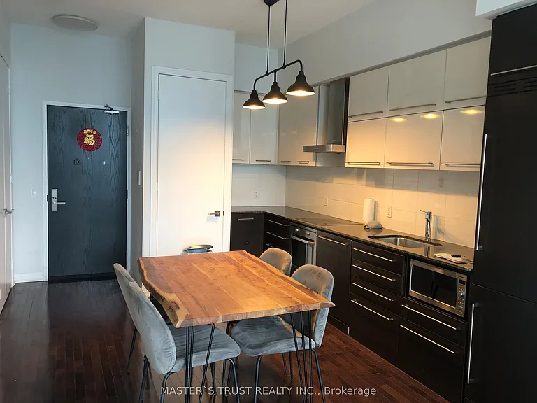 770 Bay St #Penthouse 103 — Photo 4