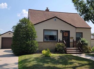908 S Johnson St, Charles City, IA 50616
