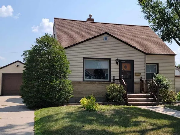 908 S Johnson St, Charles City, IA 50616