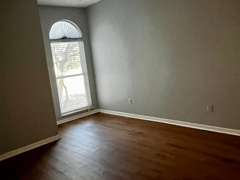 439 E Lake Cir — Photo 12