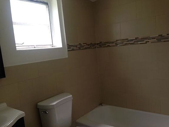 5th image of 111 Palm Ave APT 2