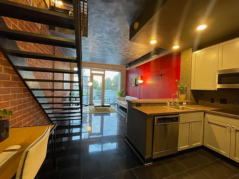 710 W Trade St #312 — Photo 44