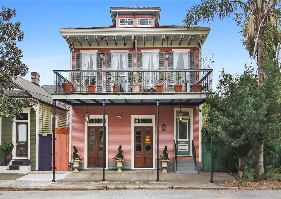 1st image of 913 Spain St