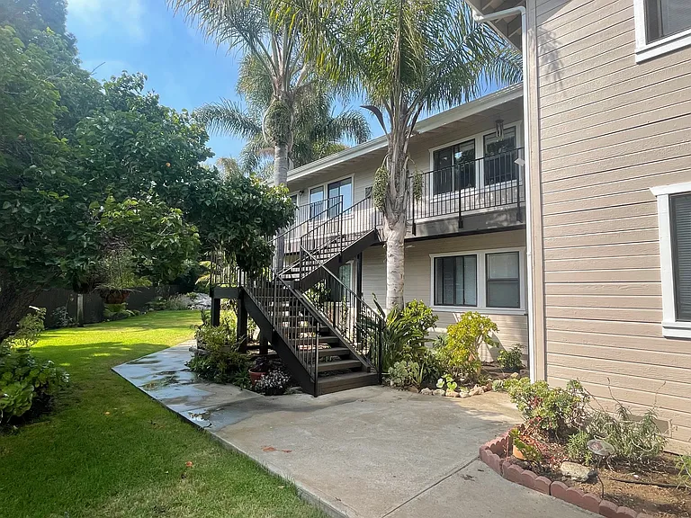 1215 Cacique St #D — Photo 16
