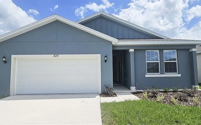 429 Silver Palm Dr — Photo 1