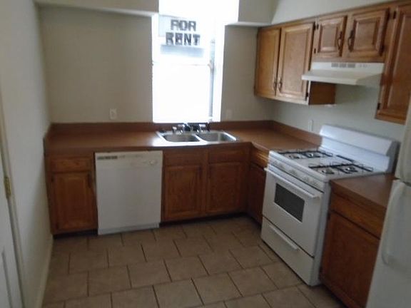 4th image of 1028 2nd Fl Julia