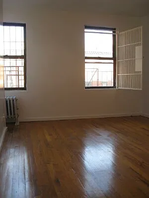 Rented by Tower Brokerage | media 62