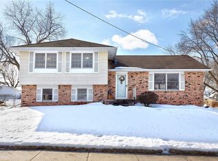 7304 Ridgemont Dr, Urbandale, IA 50322