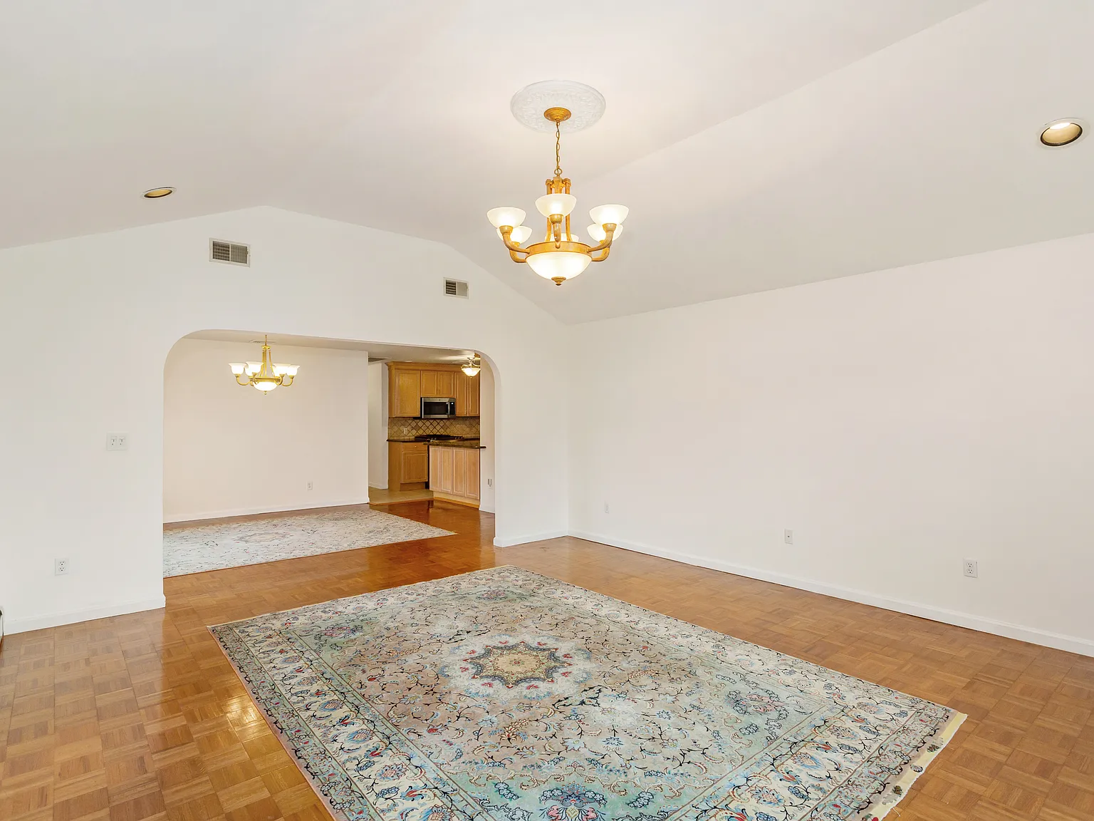 3 bed, 1787 sqft, $3,400 — Photo 2