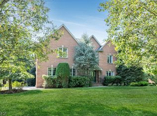 40 Village Dr, Mahwah, NJ 07430