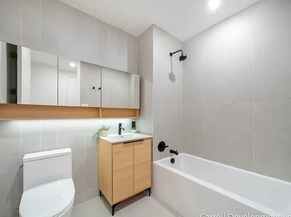 931 Carroll Street image 8 of 13