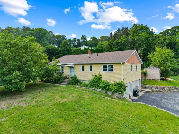 24 Ledgewood Court, Norwich, CT 06360