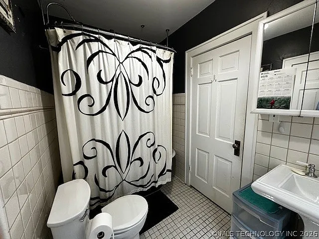 211 W Kings Rd — Photo 7