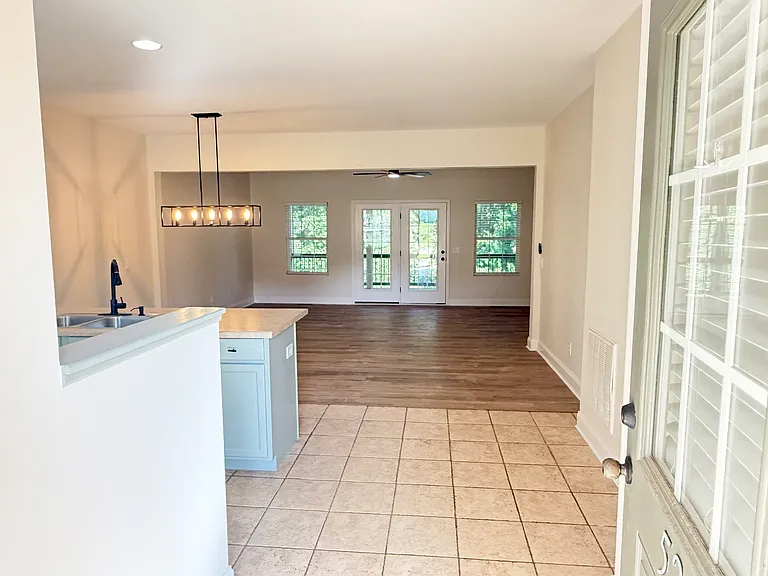 521 E Perkins Creek Rd — Photo 2