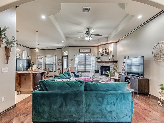 4th image of 705 Evening Dr