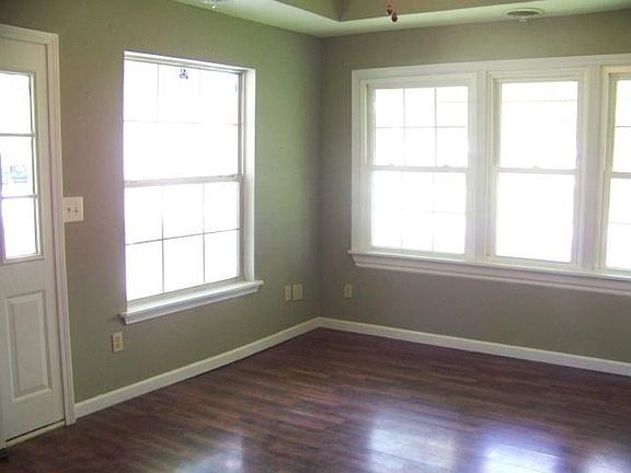 5th image of 1002 W Cass Ave